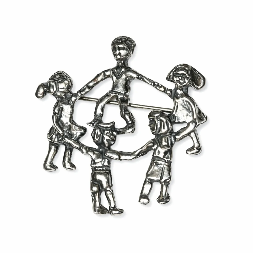 Vintage Sterling‎ children circle game brooch